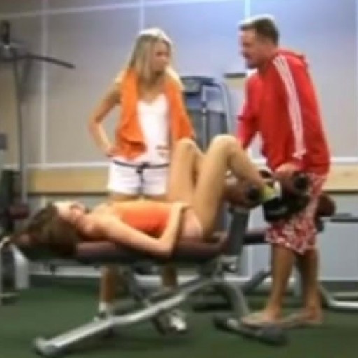 Two women fuck a guy at the gym