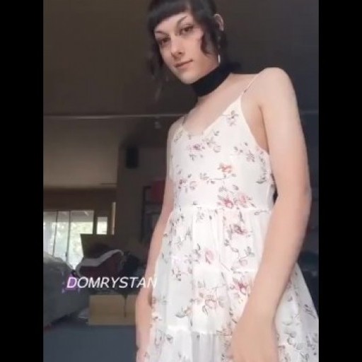 Un trans avec un pénis monstre