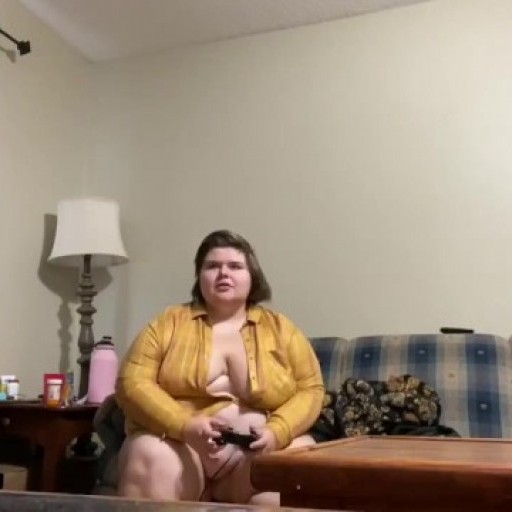 SSBBW Nicole Ann gets bored and fucks her self after video games