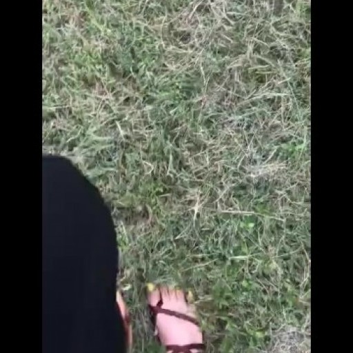 Perfect_arch_queen- Public cum on yellow toes!