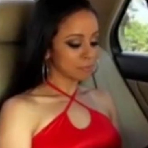 Latina sexy blowjob in the car
