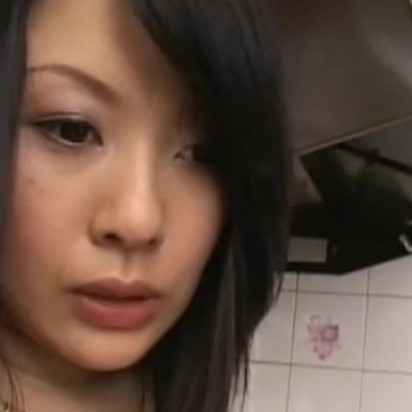 Japanese beauty gets cunt toyed
