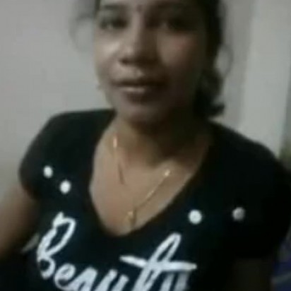 Northindian Aunty Show her Huge Boobs and doing Hanjob to her Boos