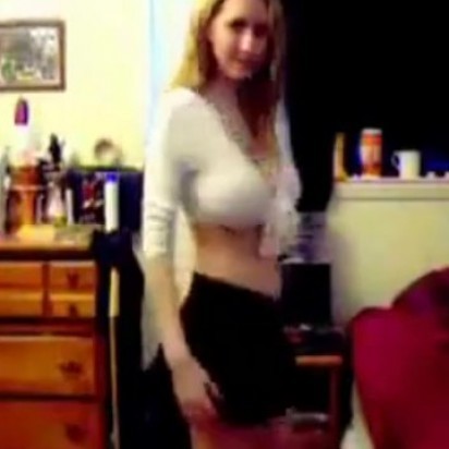 Home-alone girl exposes her large breasts on Skype