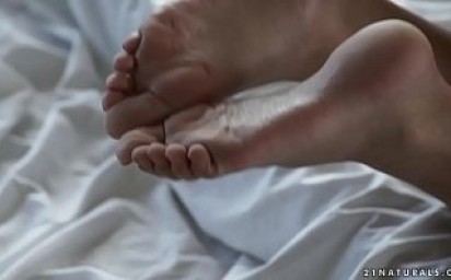 Sexy Ornella Morgan enjoys foot worship