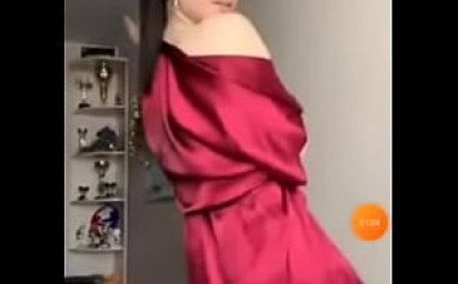 Rusa bailando bien sexy y provocativo id: callmeyourgirl