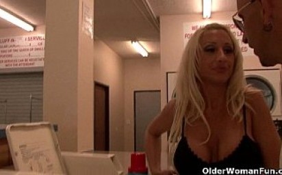 Blonde milf picked up from laundry makes porn movie