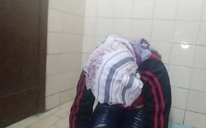 Arabian Muslim Mom العربية الجنس أمي Masturbates Squirting Pussy On Live Webcam Instead Of Praying"