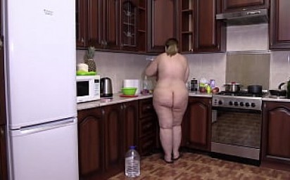 Naked BBW with a juicy PAWG loves to cook dinner without clothes Homemade fetish