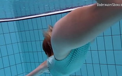 Anetta shows her naked sexy body underwater