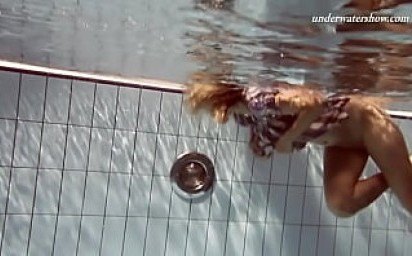 Brizgina proves herself sexy underwater