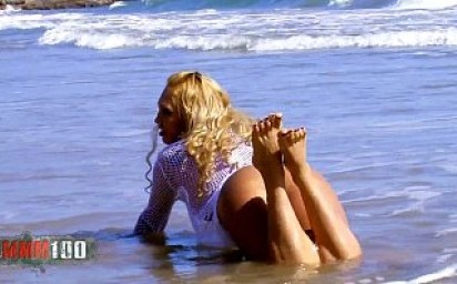 Hot blonde Milf fucked on a public beach