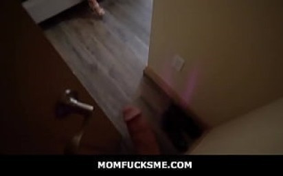 MomFucksMe - Stepmom discovers she was fucked by Stepson but shes turned on - Richelle Ryan